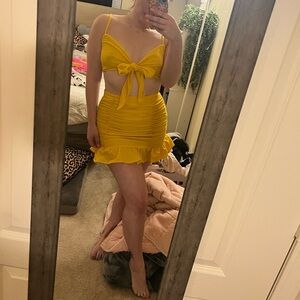 Two piece set yellow spaghetti strap front tie with ruffle skirt zipper size M